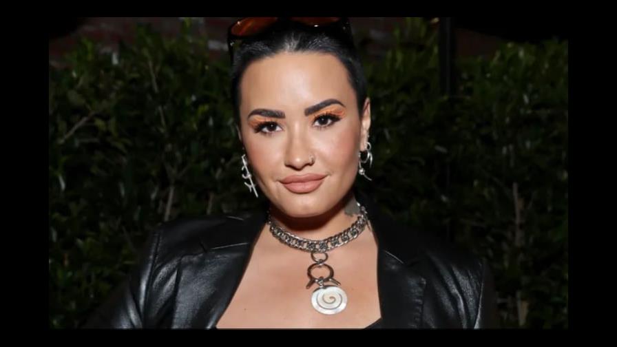 Demi Lovato vuelve a usar pronombre ella porque se siente más femenina Demi Lovato vuelve a usar pronombre ella porque se siente más femenina