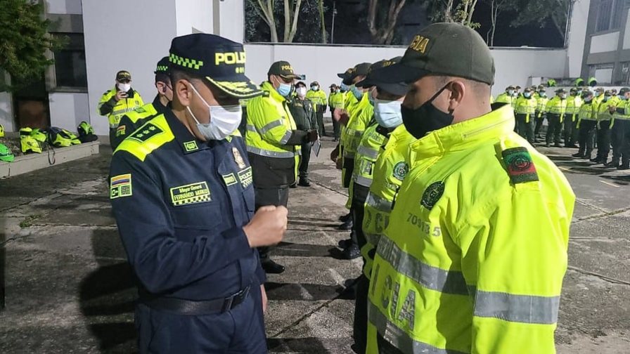 Suspenden a ocho policías en Colombia por la muerte de tres civiles