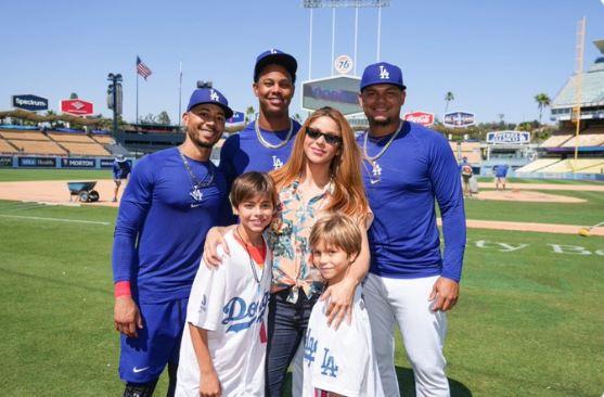 Shakira reaparece con sus hijos en el estadio de Los Dodgers