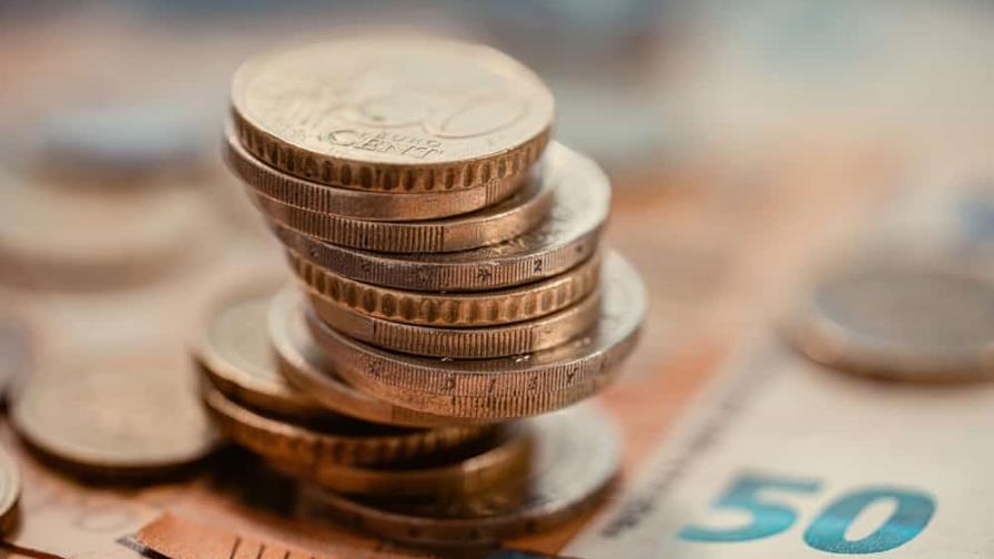 El euro cae tras datos del sector servicios de Estados Unidos