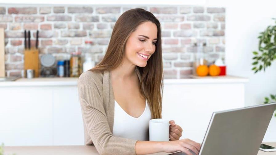 Encuesta sobre trabajo: prefieren ganar menos pero trabajar desde casa