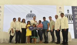Abinader entrega primeros 300 apartamentos del plan Mi Vivienda