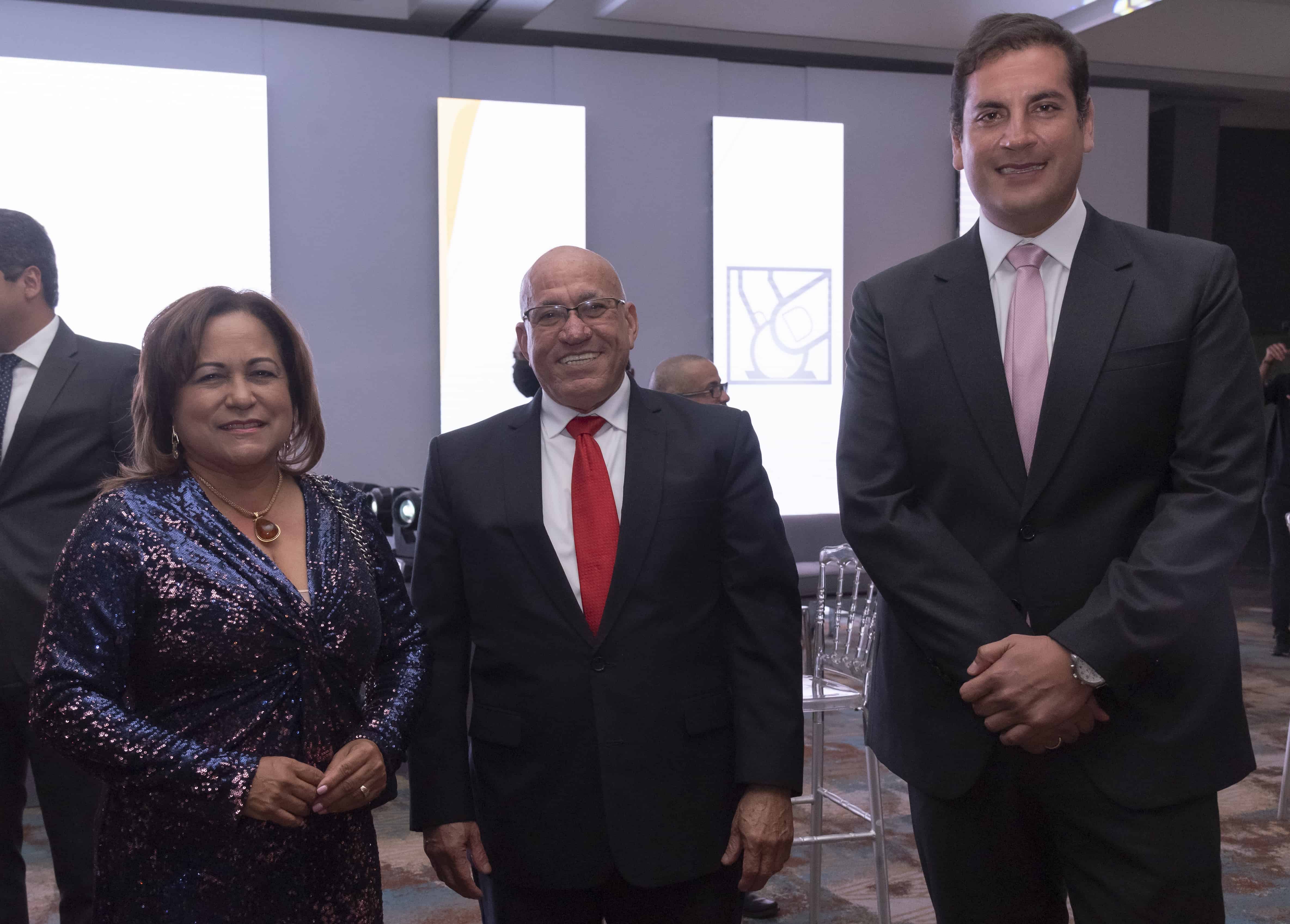 Nuris marte, Julio Caminero y John Llanos.