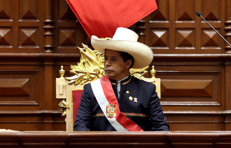 Congreso niega a Castillo permiso para acudir a posesión de colombiano Petro