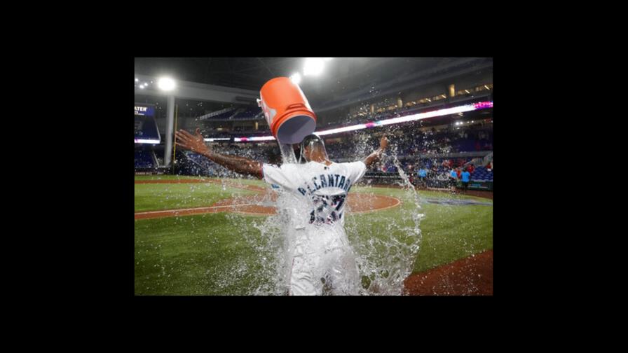 Alcántara lanza juego completo; Marlins vencen a Rojos