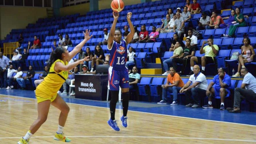 Angie Hodge encesta 35 y San Lázaro se impone a San Carlos