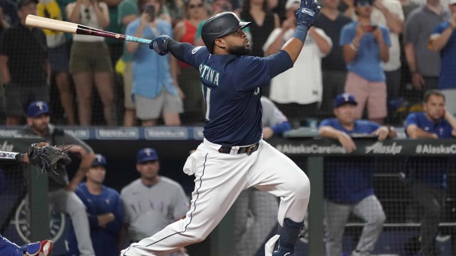 Carlos Santana adorna su hoja con 900 empujadas y 1,500 hits