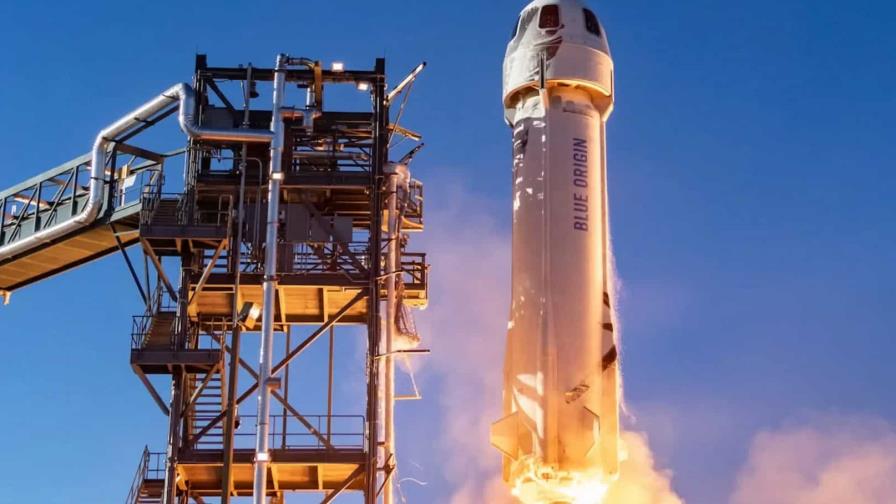 Blue Origin envía al espacio a la primera egipcia y el primer portugués