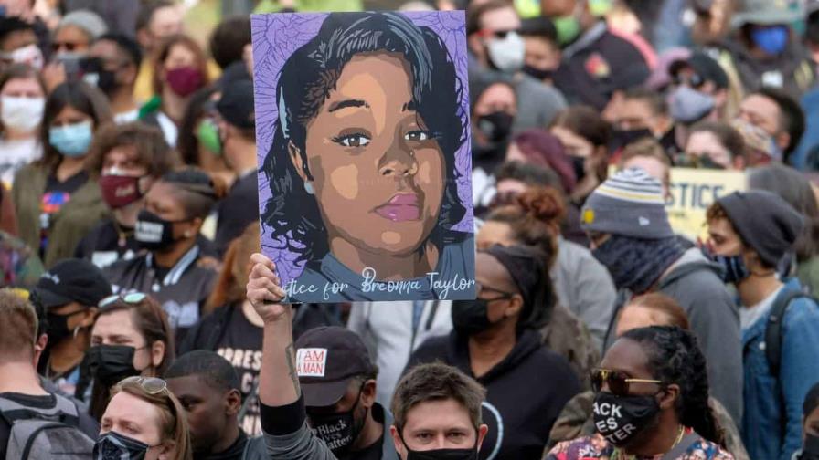 Justicia de EEUU acusa a cuatro policías por muerte de afroestadounidense Breonna Taylor Justicia de EEUU acusa a cuatro policías por muerte de afroestadounidense Breonna Taylor