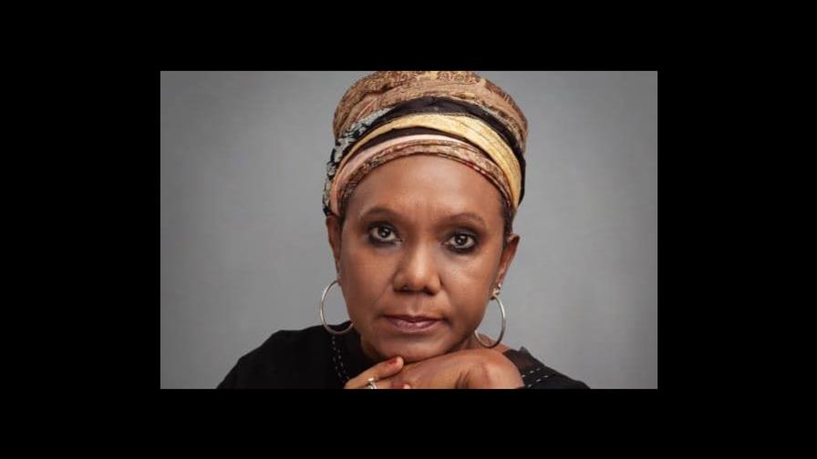 “Entre Luna y Babia” la nueva producción de Xiomara Fortuna “Entre Luna y Babia” la nueva producción de Xiomara Fortuna