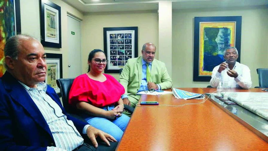 Editoras dicen crearon con School Teams los libros para el Minerd Editoras dicen crearon con School Teams los libros para el Minerd