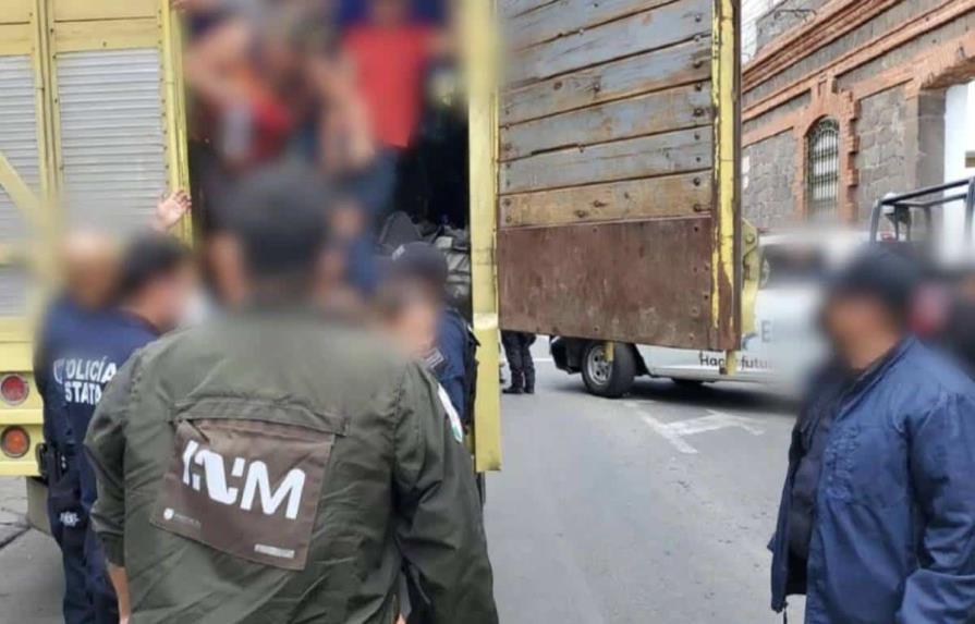 Detienen en México a 116 migrantes que viajaban hacinados en un camión