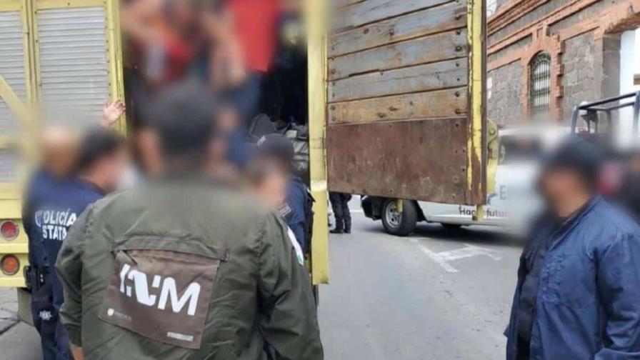 Detienen en México a 116 migrantes que viajaban hacinados en un camión Detienen en México a 116 migrantes que viajaban hacinados en un camión
