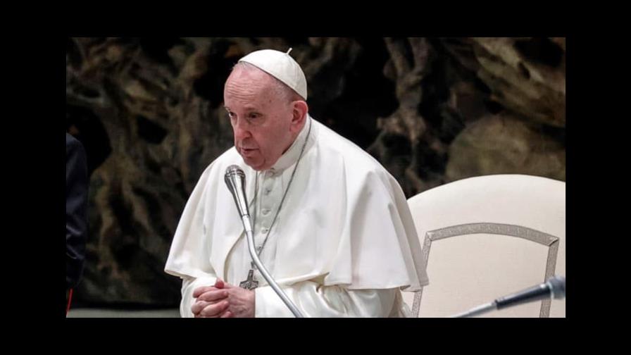 El papa nombra asistente sanitario personal al enfermero que le salvó