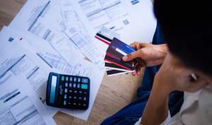 Los millennials acumulan más de 100 mil dólares en deuda