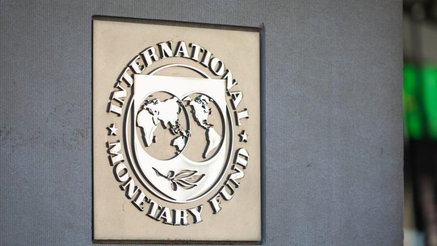 El saldo comercial mundial aumentará en 2022 y bajará después, según el FMI