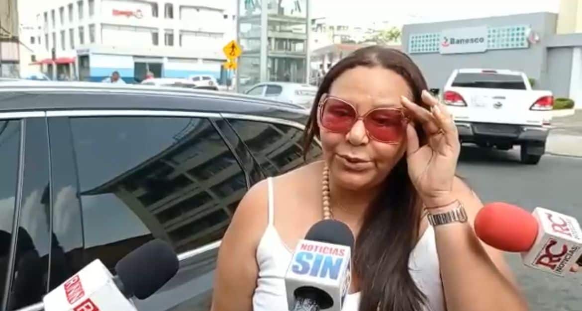 Elizabeth Llaugel, quien renta apartamentos en un edificio allanado, cuestionó la medida de las autoridades, la que calificó como “un atropello”.