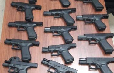 Tres meses de prisión a hombre que fue apresado con 14 pistolas Glock en Santiago