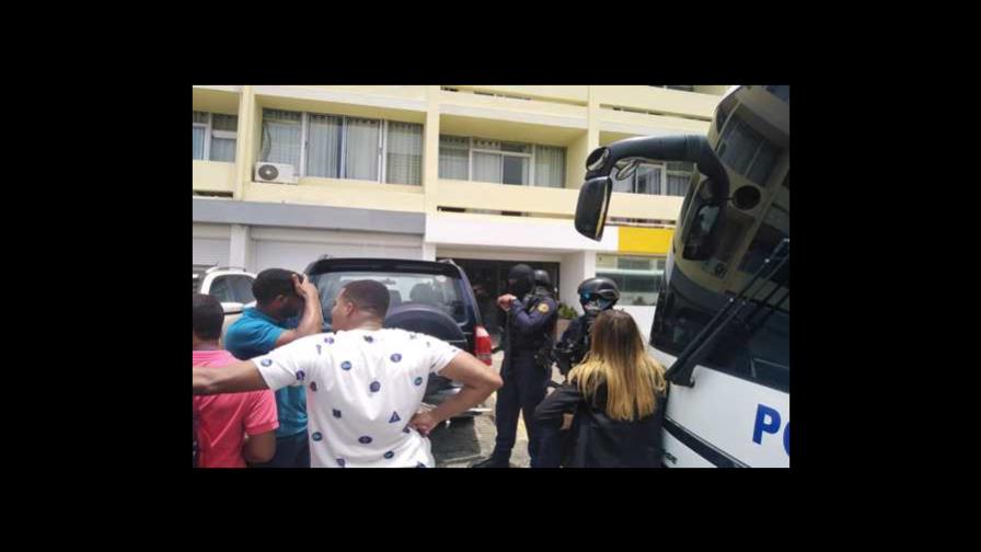 Video | Autoridades rescatan nueve mujeres  de un hotel de Gascue