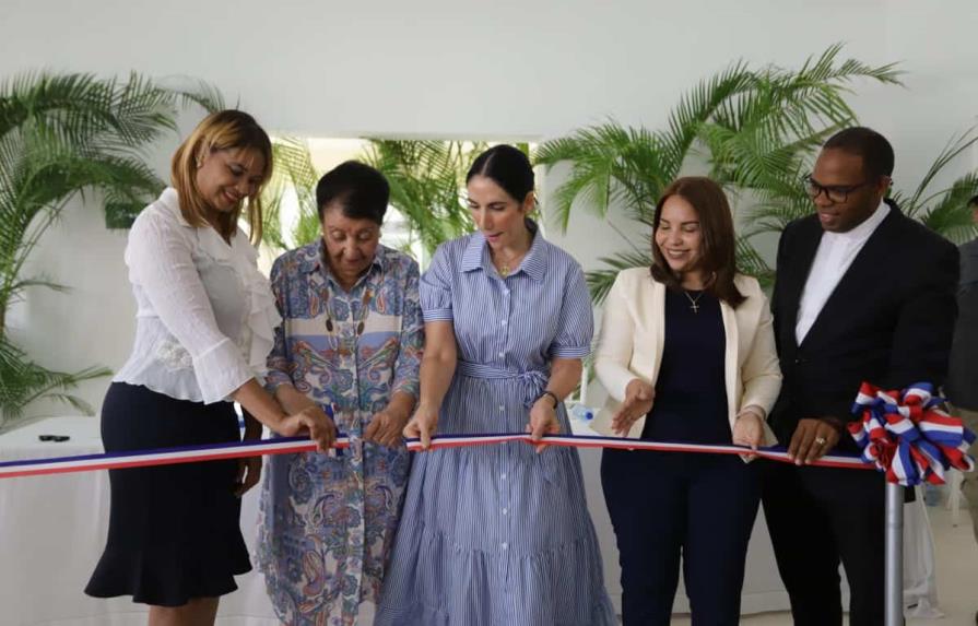 Primera dama Raquel Arbaje inaugura un Caipi en Guaymate, La Romana