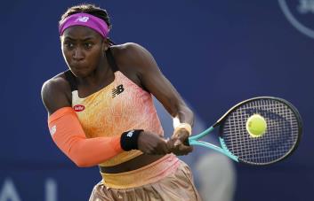 Coco Gauff vence a la ex No. 1 Naomi Osaka en dos sets