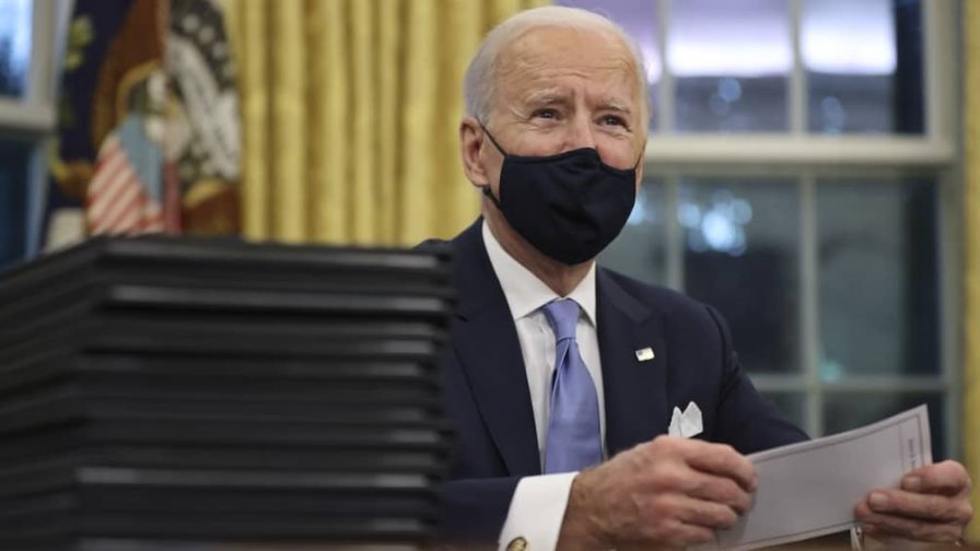 Biden irá el lunes a Kentucky por inundaciones solo si da negativo al COVID-19
