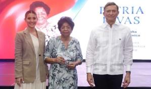 Patria Rivas es reconocida como mujer destacada en el campo de la ciencia