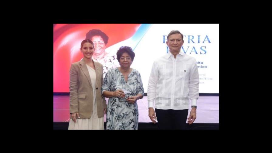 Patria Rivas es reconocida como mujer destacada en el campo de la ciencia