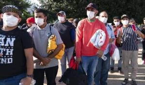 Illinois decreta emergencia para ayudar a migrantes enviados por Texas