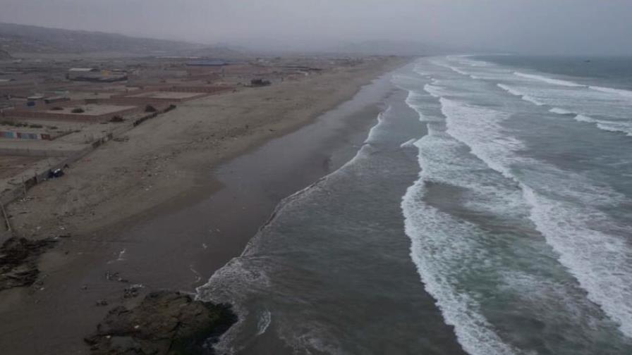 Diecinueve playas siguen contaminadas en Perú tras derrame de crudo