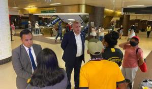 Nueva York recibe a 54 inmigrantes y acusa a Texas de juego político