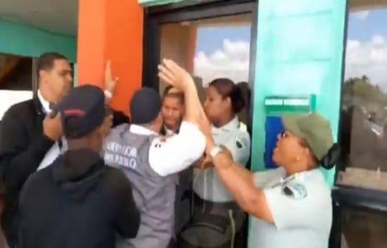 Fiscalía solicita apertura a juicio contra coronela y otros implicados en agresión a defensor del Pueblo