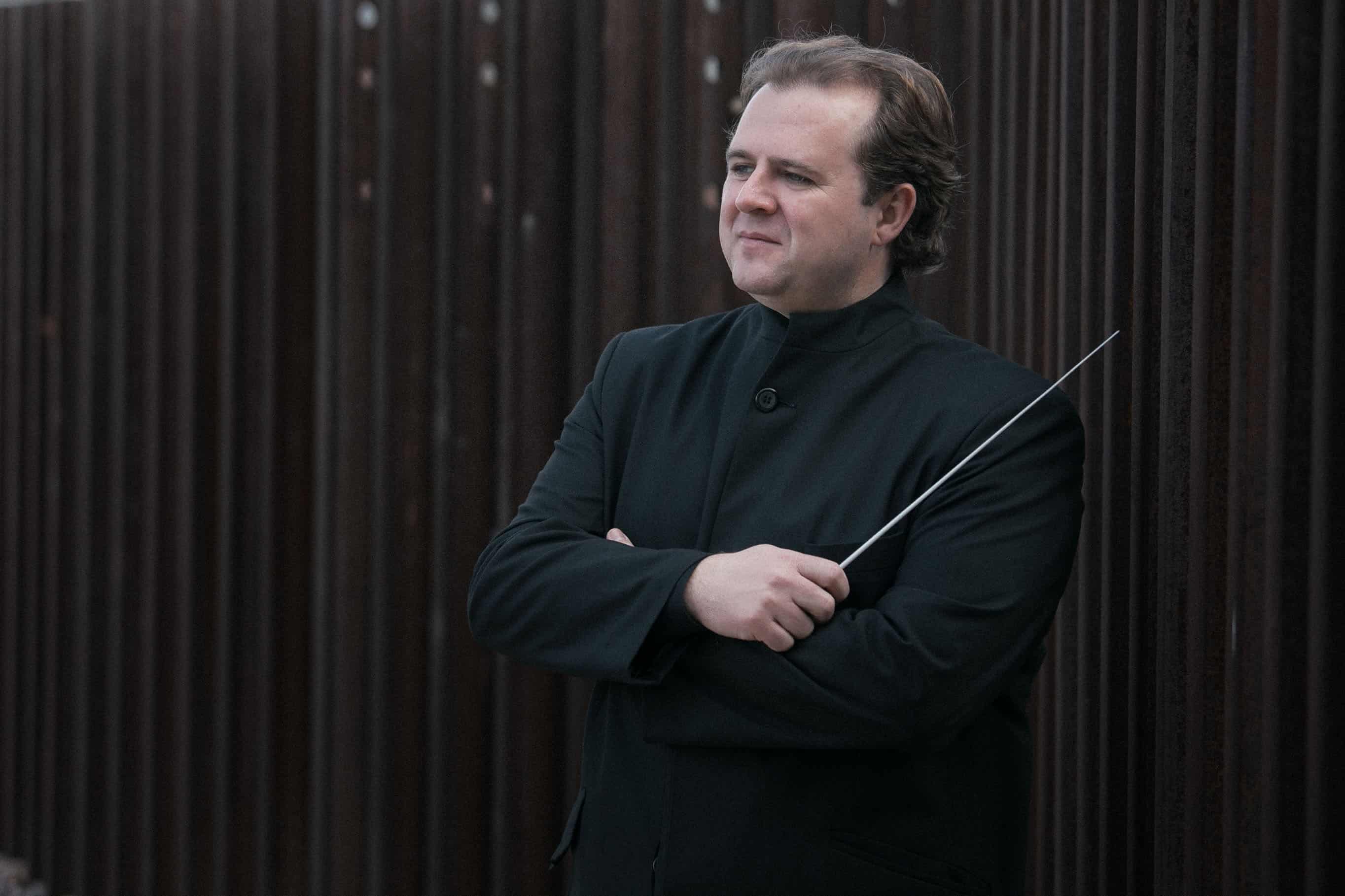 El español Enrique Parreño, director invitado.