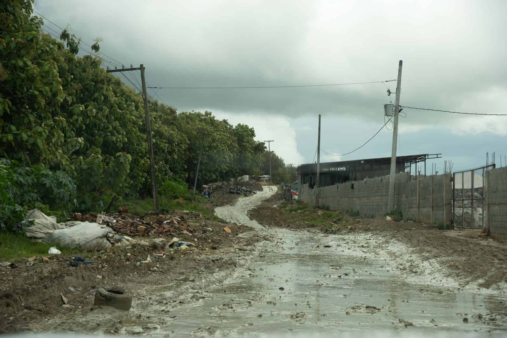 La vieja carretera de la Isabela, esta intransitable