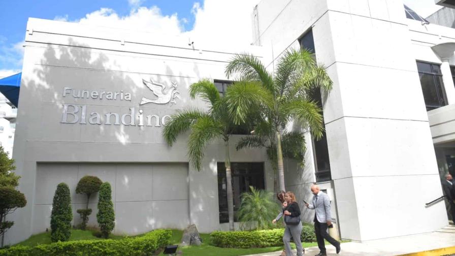 Políticos asisten a dar el pésame a la familia de Domingo Jiménez