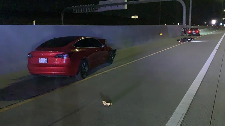 Agencia estadounidense investiga accidentes de Tesla que mataron a dos motociclistas