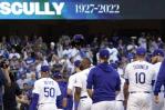 Dodgers rinden homenaje póstumo al fallecido narrador Vin Scully Dodgers rinden homenaje póstumo al fallecido narrador Vin Scully