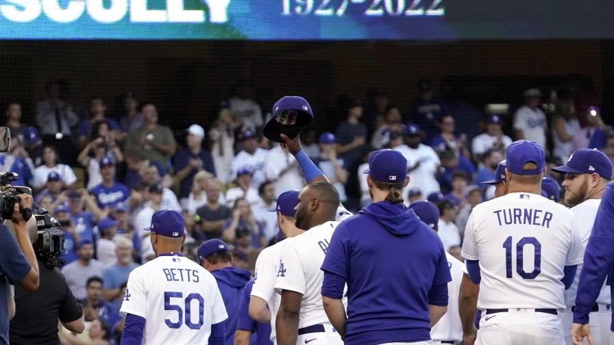 Dodgers rinden homenaje póstumo al fallecido narrador Vin Scully Dodgers rinden homenaje póstumo al fallecido narrador Vin Scully