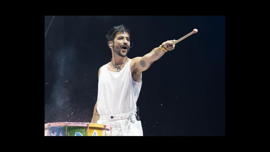 Camilo ofrece a su “tribu” en Cap Roig un show alegre y emotivo