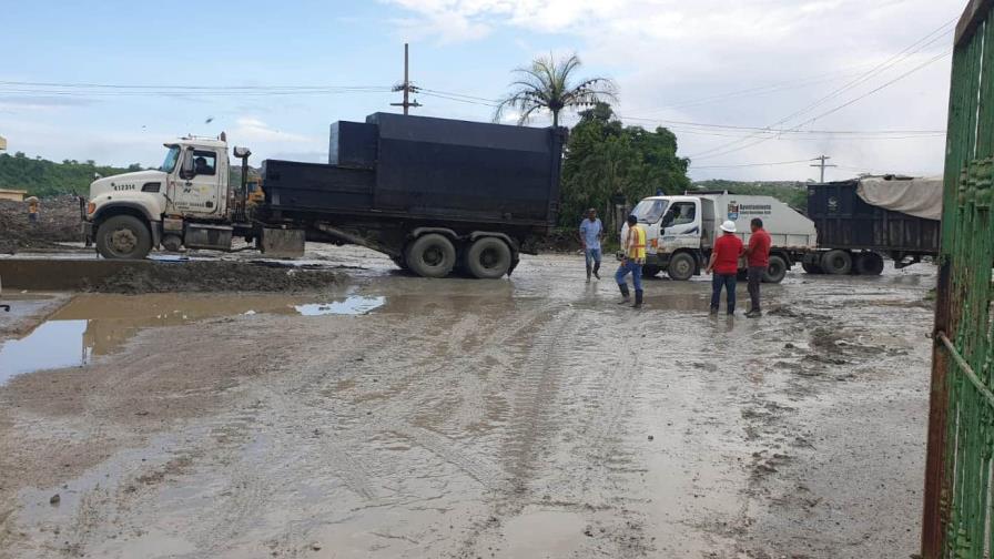 Ceara Hatton supervisa proceso de vertido de desechos en Duquesa