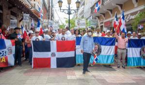 Decenas de personas piden a la comunidad internacional resolver los problemas de Haití, en Haití