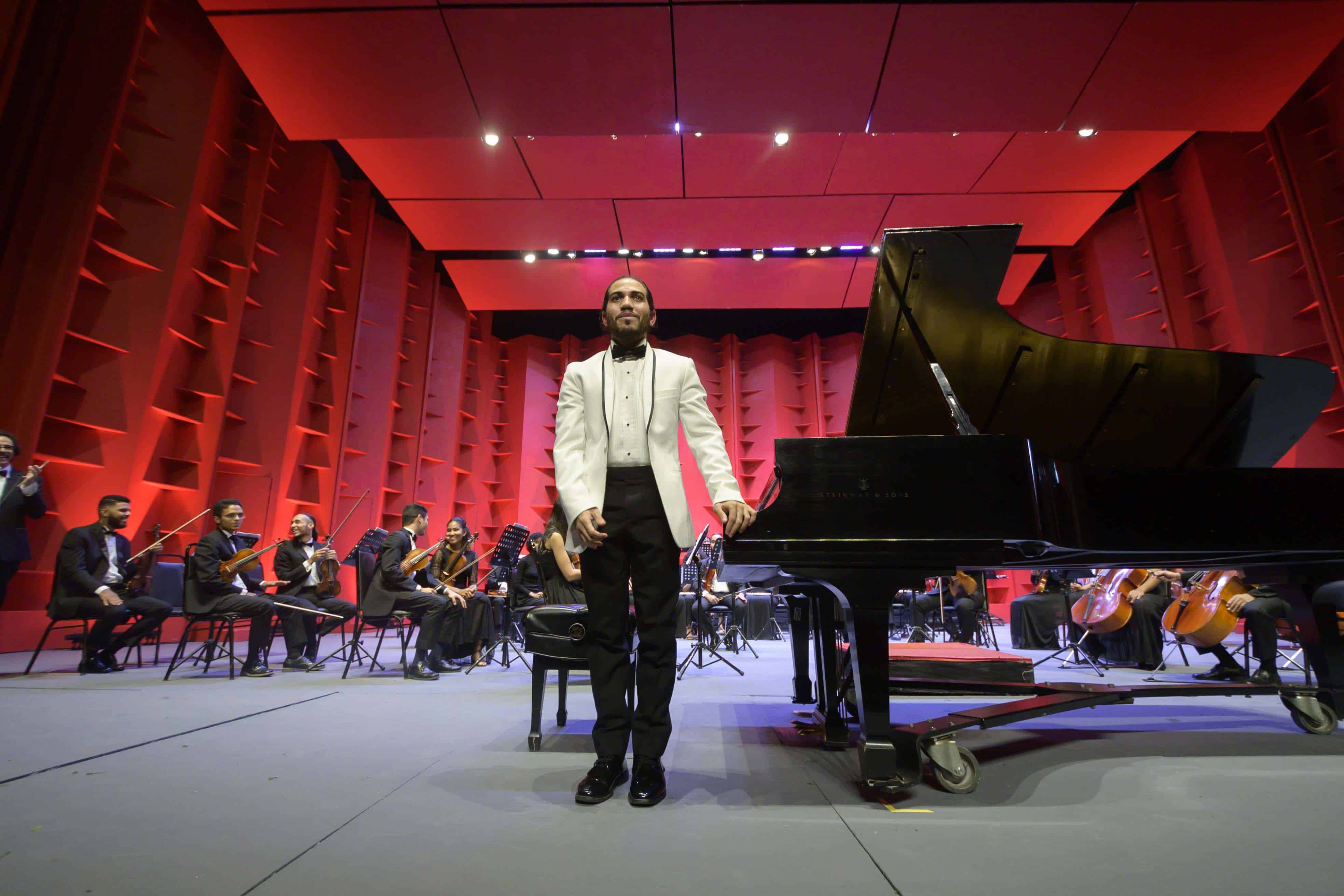 El joven pianista Di Taveras tuvo una brillante actuación.