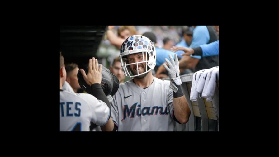 Marlins blanquean a Cachorros con cuadrangulares consecutivos