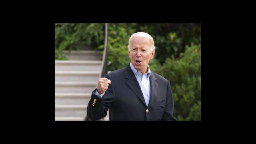 Biden sale de la Casa Blanca por primera vez desde tener  COVID