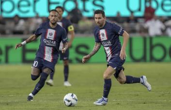 Neymar y Messi guían a PSG a comienzo triunfal
