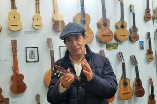 Fallece a los 82 años Ernesto Cavour, el maestro del charango de Bolivia