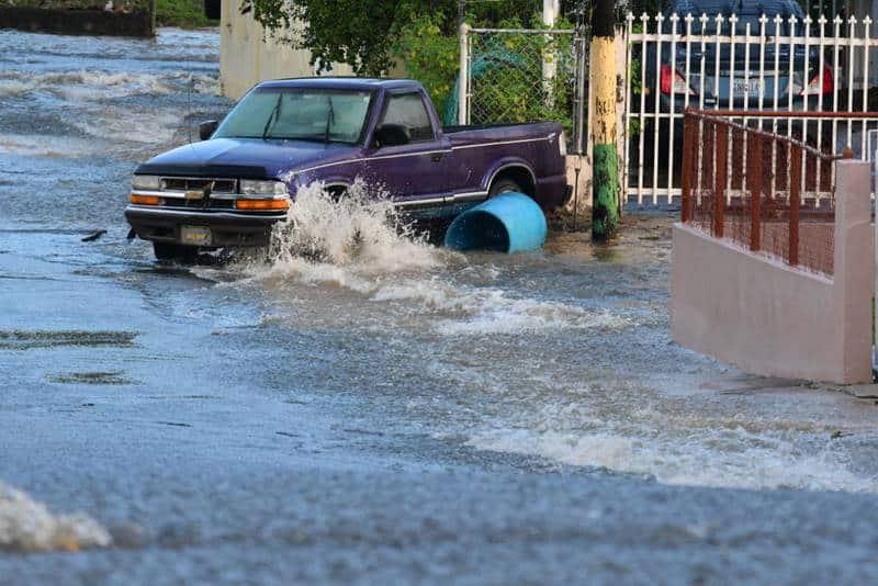 Alertan de inundaciones en varios municipios de Puerto Rico por onda tropical