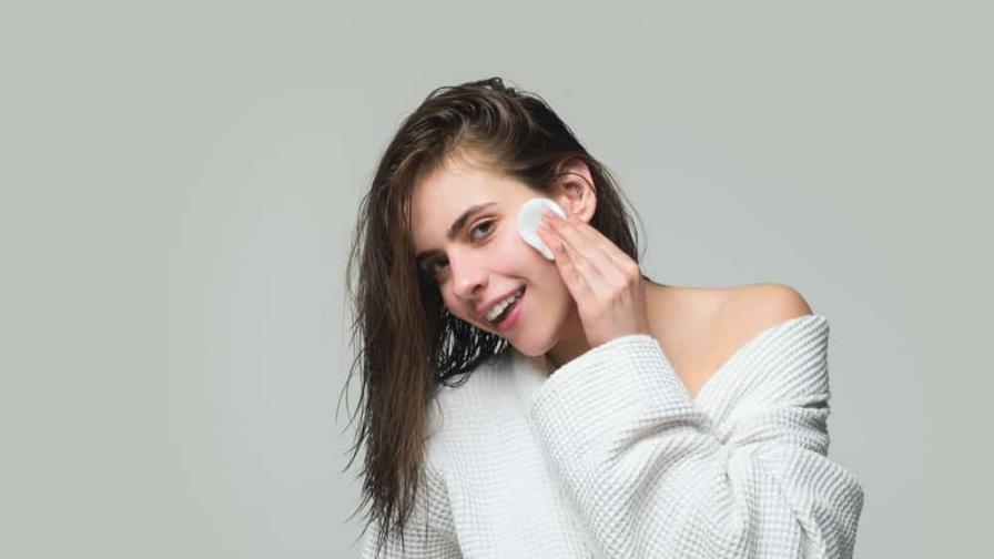 Limpiar y desmaquillar, ¿sabes cuáles son las diferencias? Limpiar y desmaquillar, ¿sabes cuáles son las diferencias?