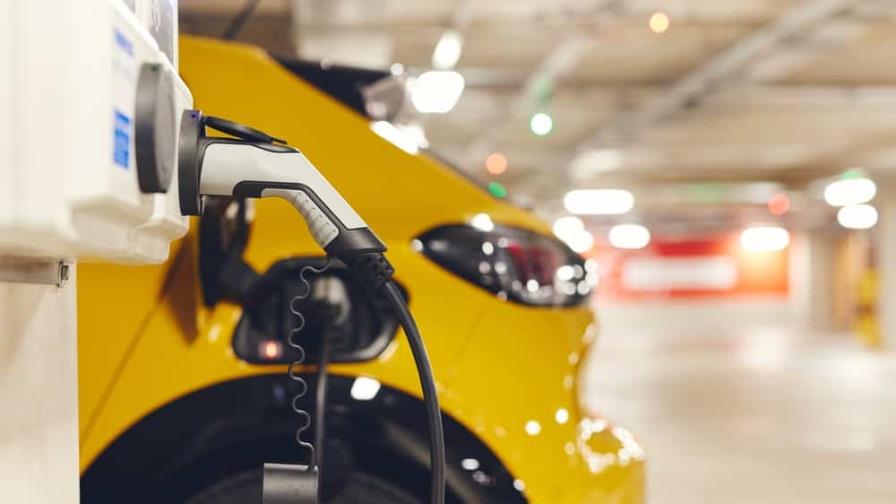 Europa busca sustituir los autos de gasolina desde 2035