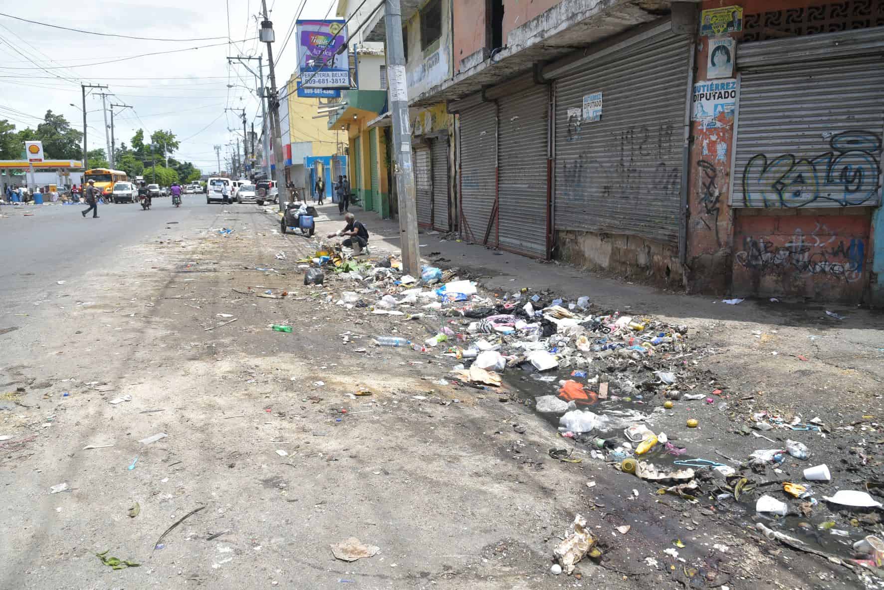 Un lugar donde siempre se acumula basura en el Distrito Nacional, este domingo estaba sin residuos.